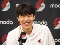 半岛体育官网-包含杨瀚森对比NBA和CBA身体对抗：这边比较文明的词条