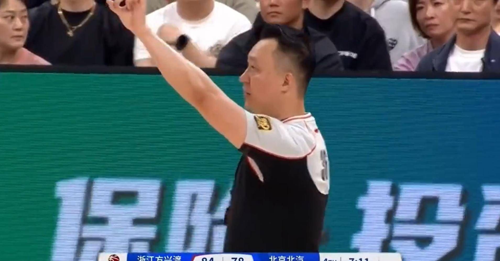 裁判系统受质疑，引发球迷不满