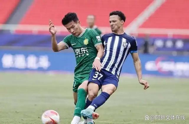 喜讯！邓卓翔成功花重金买断津门虎国脚前锋，曾是国家队主力金靴的简单介绍