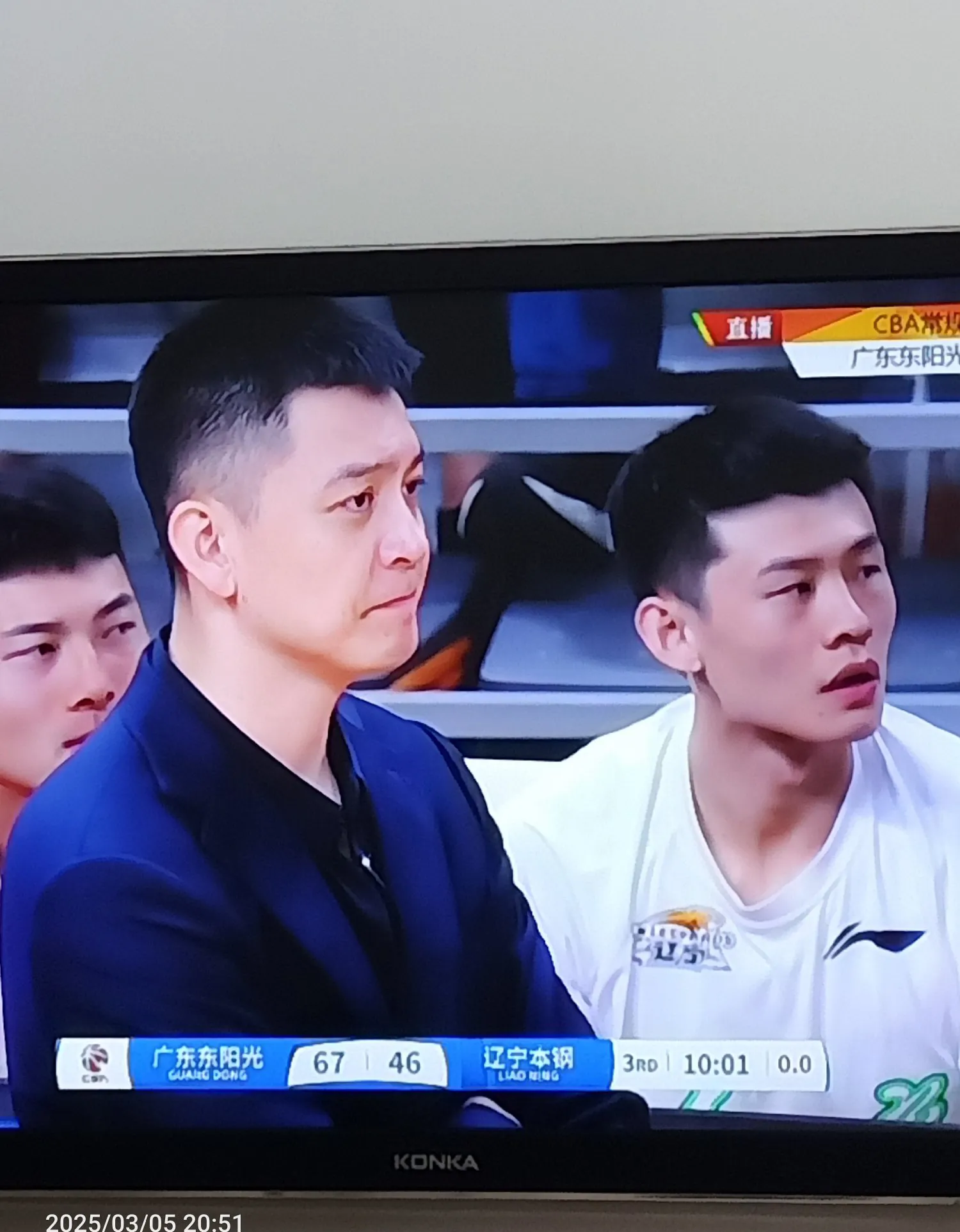 包含从辽宁本钢12连胜看CBA争冠格局：广东新疆成最大对手的词条