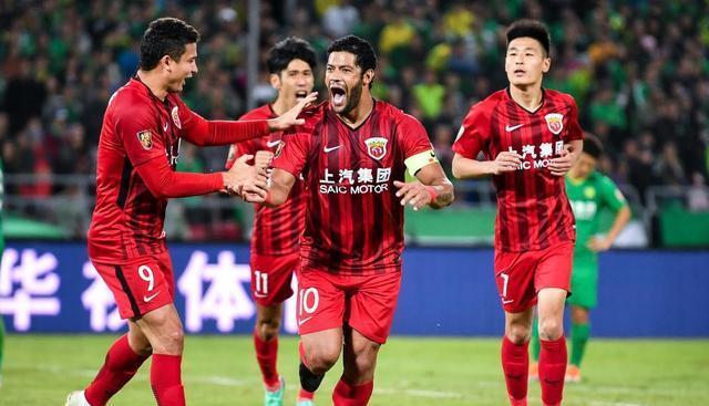 关于欧洲大牌国脚成上海队7月份首签，上港球迷欢迎他加盟，德转确认的信息